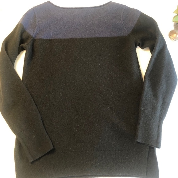 Club Monaco Sweater Cashmere Pullover Blue and Black Colorblock FLAWS size Small - Picture 11 of 16